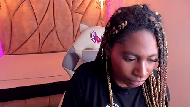 Snapshot of Queen_perla_ chatting on January 19, 2025, 6:21 pm Queen perla online show from January 19, 2025, 6:21 pm