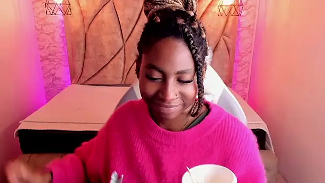 Snapshot of Queen_perla_ chatting on January 22, 2025, 3:51 pm Queen perla online show from January 22, 2025, 3:51 pm