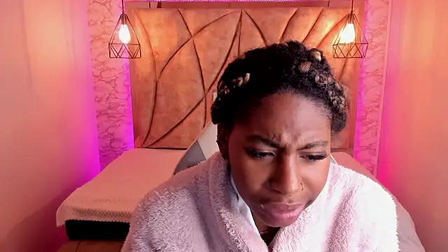 Snapshot of Queen_perla_ chatting on January 30, 2025, 12:06 pm Queen perla online show from January 30, 2025, 12:06 pm