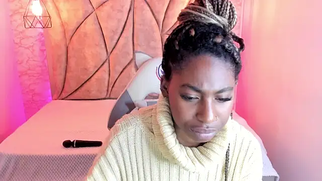 Snapshot of Queen_perla_ chatting on January 31, 2025, 12:18 pm Queen perla online show from January 31, 2025, 12:18 pm