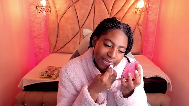 Snapshot of Queen_perla_ chatting on March 9, 2025, 2:10 pm Queen perla online show from March 9, 2025, 2:10 pm