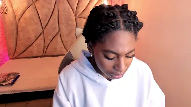 Snapshot of Queen_perla_ chatting on March 13, 2025, 12:13 pm Queen perla online show from March 13, 2025, 12:13 pm