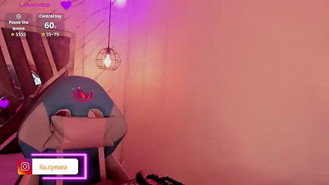 Snapshot of Queen_perla_ chatting on October 13, 2025, 12:05 pm Queen perla online show from October 13, 2025, 12:05 pm