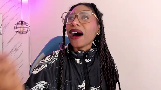 Snapshot of Queen_perla_ chatting on November 7, 2025, 11:54 am Queen perla online show from November 7, 2025, 11:54 am