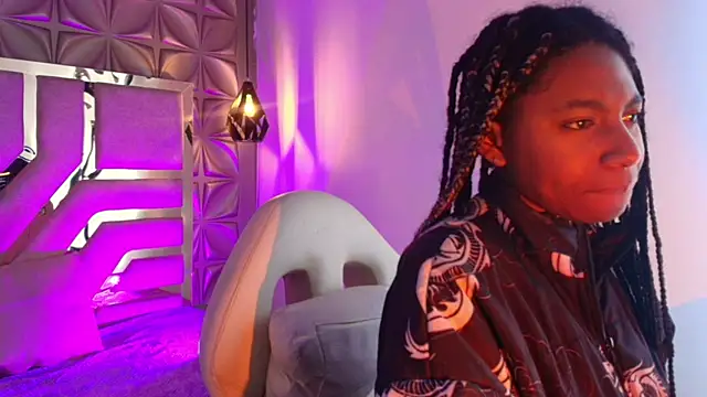 Queen perla  online show from February 11, 2026, 11:37 am