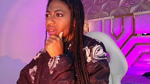 Queen perla  online show from February 22, 2026, 1:09 pm