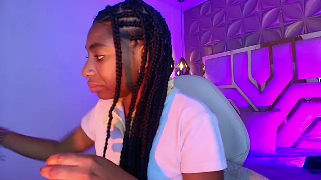 Queen perla  online show from April 26, 2026, 1:42 pm