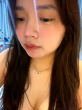 Snapshot of Hotellinh12 chatting on November 5, 2025, 10:26 am Hotellinh12 online show from November 5, 2025, 10:26 am