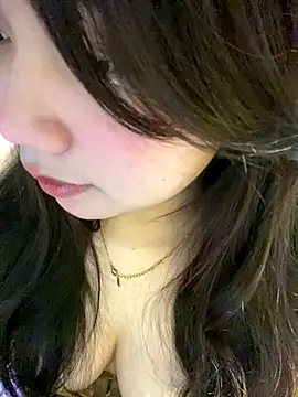 Snapshot of Hotellinh12 chatting on November 15, 2025, 4:25 pm Hotellinh12 online show from November 15, 2025, 4:25 pm