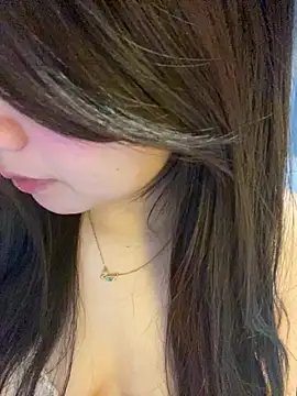 Snapshot of Hotellinh12 chatting on November 18, 2025, 3:27 pm Hotellinh12 online show from November 18, 2025, 3:27 pm