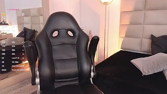 mssjulia online show from December 31, 2024, 10:12 pm