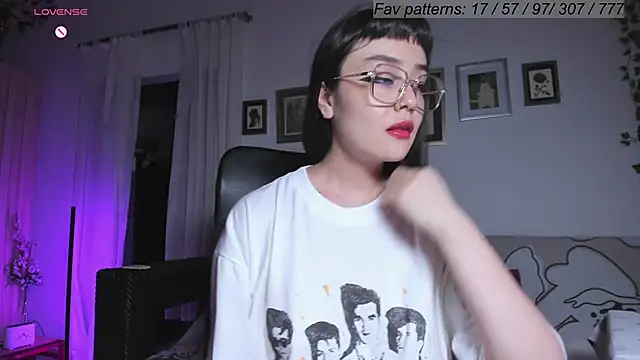 Snapshot of Conlosmichis chatting on March 1, 2025, 2:48 am Conlosmichis online show from March 1, 2025, 2:48 am