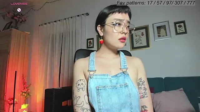 Snapshot of Conlosmichis chatting on March 22, 2025, 11:53 pm Conlosmichis online show from March 22, 2025, 11:53 pm