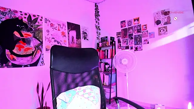 Snapshot of Conlosmichis chatting on September 17, 2025, 11:06 pm Conlosmichis online show from September 17, 2025, 11:06 pm