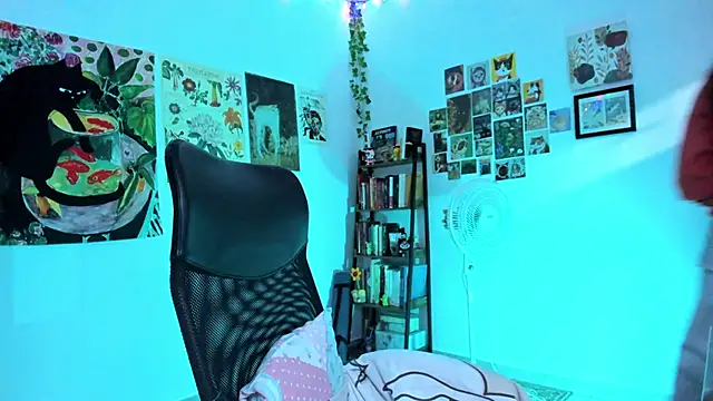 Snapshot of Conlosmichis chatting on September 24, 2025, 12:03 am Conlosmichis online show from September 24, 2025, 12:03 am