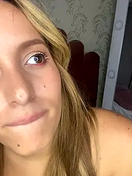 Snapshot of Agnescruzz chatting on October 15, 2025, 5:24 pm Agnescruzz online show from October 15, 2025, 5:24 pm