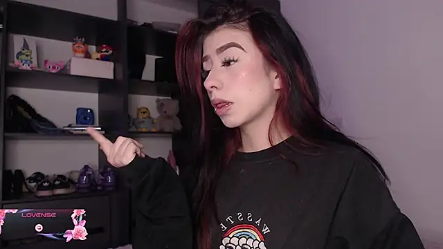 Snapshot of Your_rosalie chatting on October 4, 2025, 4:21 am Your rosalie online show from October 4, 2025, 4:21 am