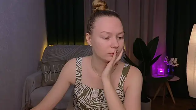 Snapshot of CarolynCohen__ chatting on December 2, 2024, 1:47 am CarolynCohen online show from December 2, 2024, 1:47 am