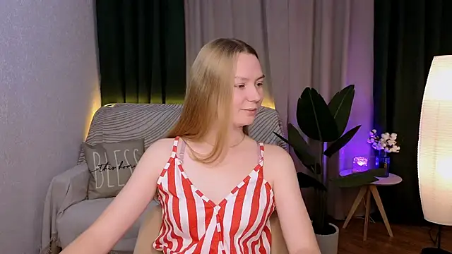 Snapshot of CarolynCohen__ chatting on December 3, 2024, 2:03 am CarolynCohen online show from December 3, 2024, 2:03 am
