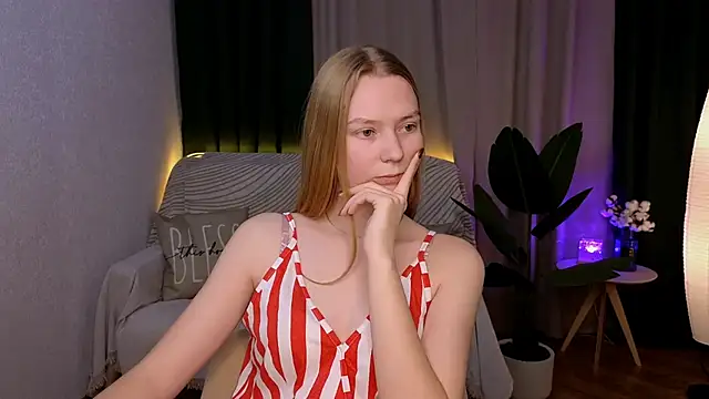 Snapshot of CarolynCohen__ chatting on December 3, 2024, 5:09 am CarolynCohen online show from December 3, 2024, 5:09 am