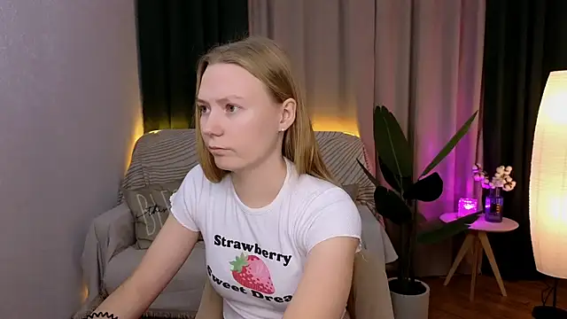 Snapshot of CarolynCohen__ chatting on December 8, 2024, 1:56 am CarolynCohen online show from December 8, 2024, 1:56 am