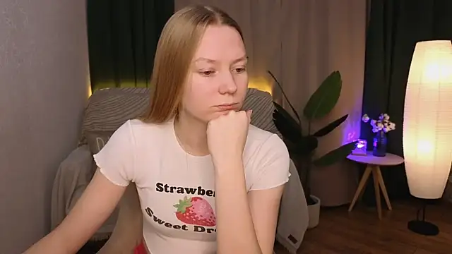 Snapshot of CarolynCohen__ chatting on January 28, 2025, 2:00 am CarolynCohen online show from January 28, 2025, 2:00 am