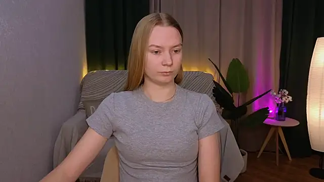 Snapshot of CarolynCohen__ chatting on February 3, 2025, 1:52 am CarolynCohen online show from February 3, 2025, 1:52 am