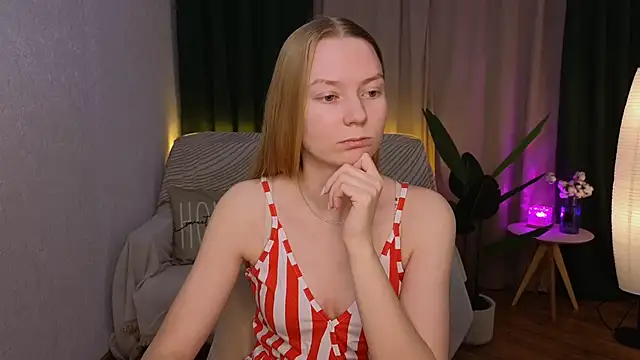Snapshot of CarolynCohen__ chatting on February 10, 2025, 2:08 am CarolynCohen online show from February 10, 2025, 2:08 am
