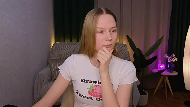 Snapshot of CarolynCohen__ chatting on February 14, 2025, 11:53 am CarolynCohen online show from February 14, 2025, 11:53 am
