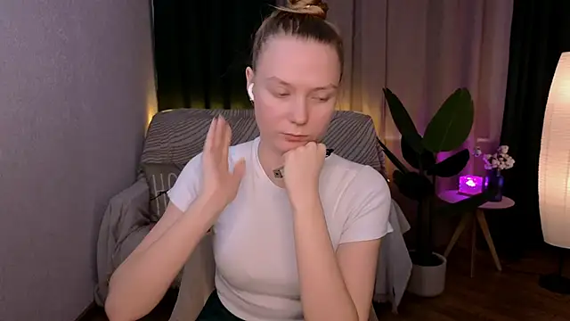 Snapshot of CarolynCohen__ chatting on February 16, 2025, 5:26 am CarolynCohen online show from February 16, 2025, 5:26 am