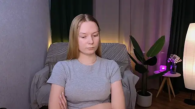 Snapshot of CarolynCohen__ chatting on February 18, 2025, 8:16 am CarolynCohen online show from February 18, 2025, 8:16 am