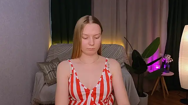 Snapshot of CarolynCohen__ chatting on February 20, 2025, 8:17 am CarolynCohen online show from February 20, 2025, 8:17 am