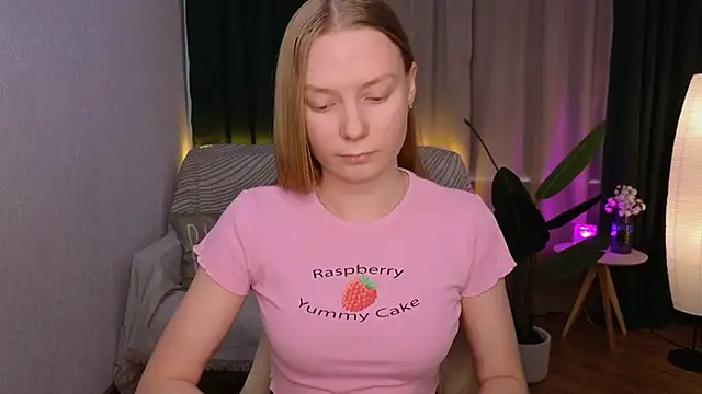 Snapshot of CarolynCohen__ chatting on February 21, 2025, 8:18 am CarolynCohen online show from February 21, 2025, 8:18 am
