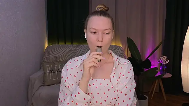 Snapshot of CarolynCohen__ chatting on February 25, 2025, 2:03 am CarolynCohen online show from February 25, 2025, 2:03 am