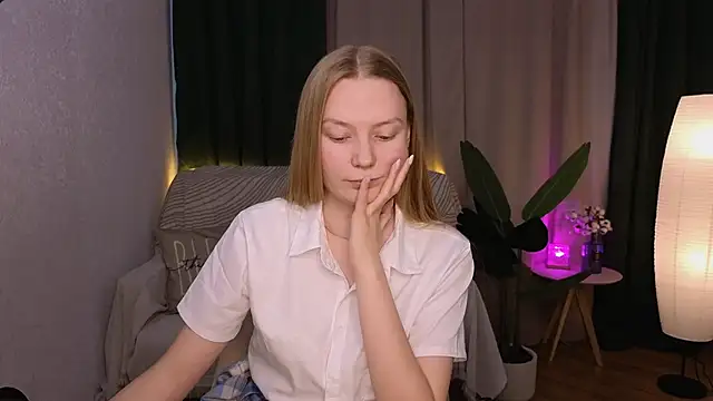 Snapshot of CarolynCohen__ chatting on February 27, 2025, 5:13 am CarolynCohen online show from February 27, 2025, 5:13 am