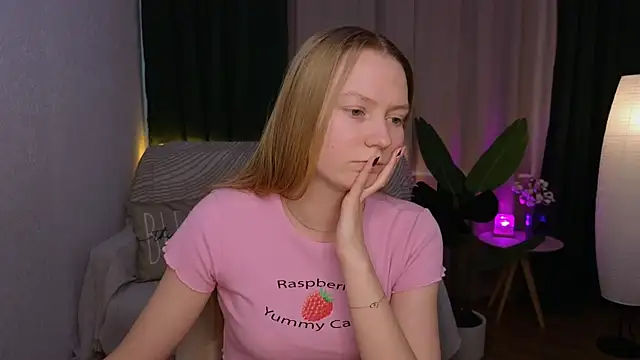 Snapshot of CarolynCohen__ chatting on February 28, 2025, 8:20 am CarolynCohen online show from February 28, 2025, 8:20 am