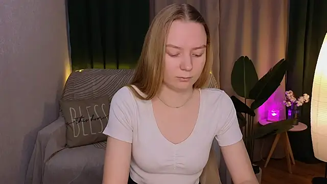 Snapshot of CarolynCohen__ chatting on March 10, 2025, 1:56 am CarolynCohen online show from March 10, 2025, 1:56 am