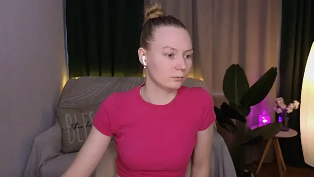 Snapshot of CarolynCohen__ chatting on March 11, 2025, 5:05 am CarolynCohen online show from March 11, 2025, 5:05 am