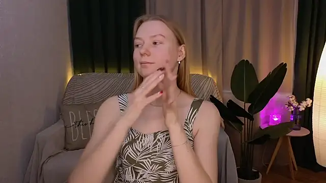 Snapshot of CarolynCohen__ chatting on March 14, 2025, 5:16 am CarolynCohen online show from March 14, 2025, 5:16 am