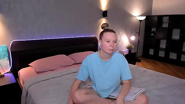 Snapshot of CarolynCohen__ chatting on March 16, 2025, 8:10 am CarolynCohen online show from March 16, 2025, 8:10 am