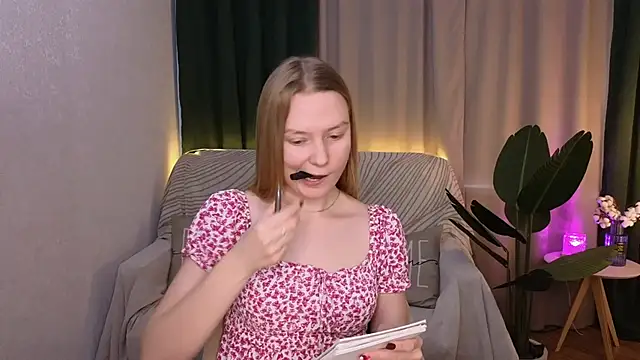 Snapshot of CarolynCohen__ chatting on March 20, 2025, 5:13 am CarolynCohen online show from March 20, 2025, 5:13 am