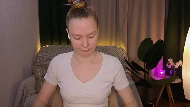 Snapshot of CarolynCohen__ chatting on March 22, 2025, 2:16 am CarolynCohen online show from March 22, 2025, 2:16 am