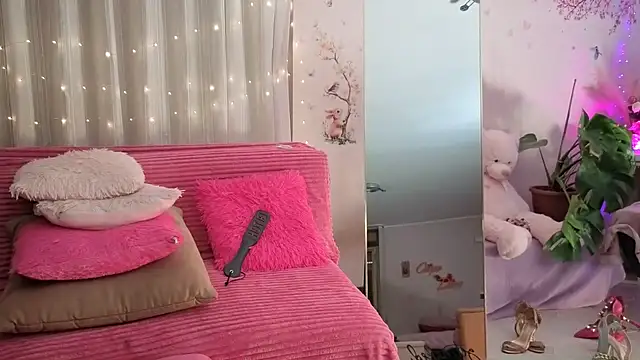 peachgirlmartyna online show from May 17, 2026, 2:02 pm