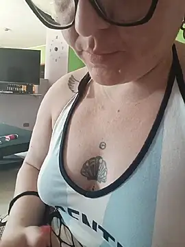 peachgirlmartyna online show from July 18, 2026, 1:26 pm