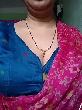 Snapshot of Rosy-B chatting on May 5, 2026, 12:29 am Rosy-B online show from May 5, 2026, 12:29 am