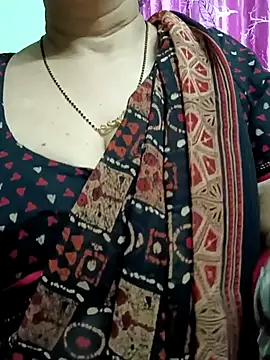 Snapshot of Rosy-B chatting on May 13, 2026, 10:17 pm Rosy-B online show from May 13, 2026, 10:17 pm
