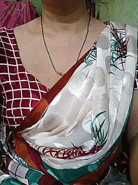 Snapshot of Rosy-B chatting on May 15, 2026, 12:28 am Rosy-B online show from May 15, 2026, 12:28 am