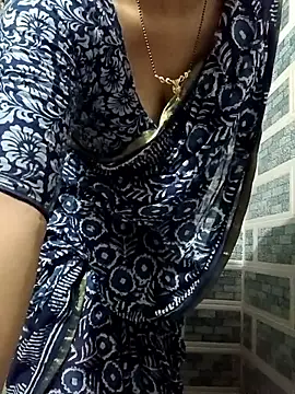 Snapshot of Rosy-B chatting on May 19, 2026, 9:54 pm Rosy-B online show from May 19, 2026, 9:54 pm