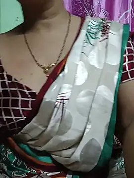 Snapshot of Rosy-B chatting on July 13, 2026, 9:39 pm Rosy-B online show from July 13, 2026, 9:39 pm