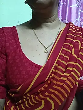 Snapshot of Rosy-B chatting on July 29, 2026, 9:35 pm Rosy-B online show from July 29, 2026, 9:35 pm